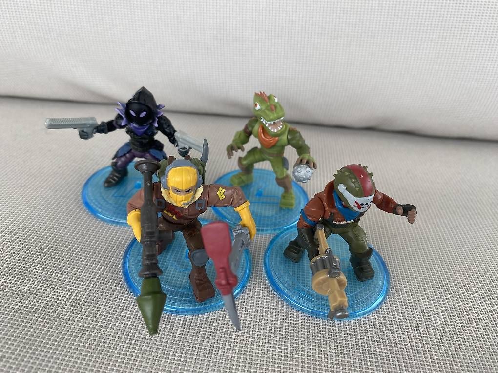 Statuette: 4 Fortnite Figuren – Usato da Unterengstringen venduto da sipadan2006 3