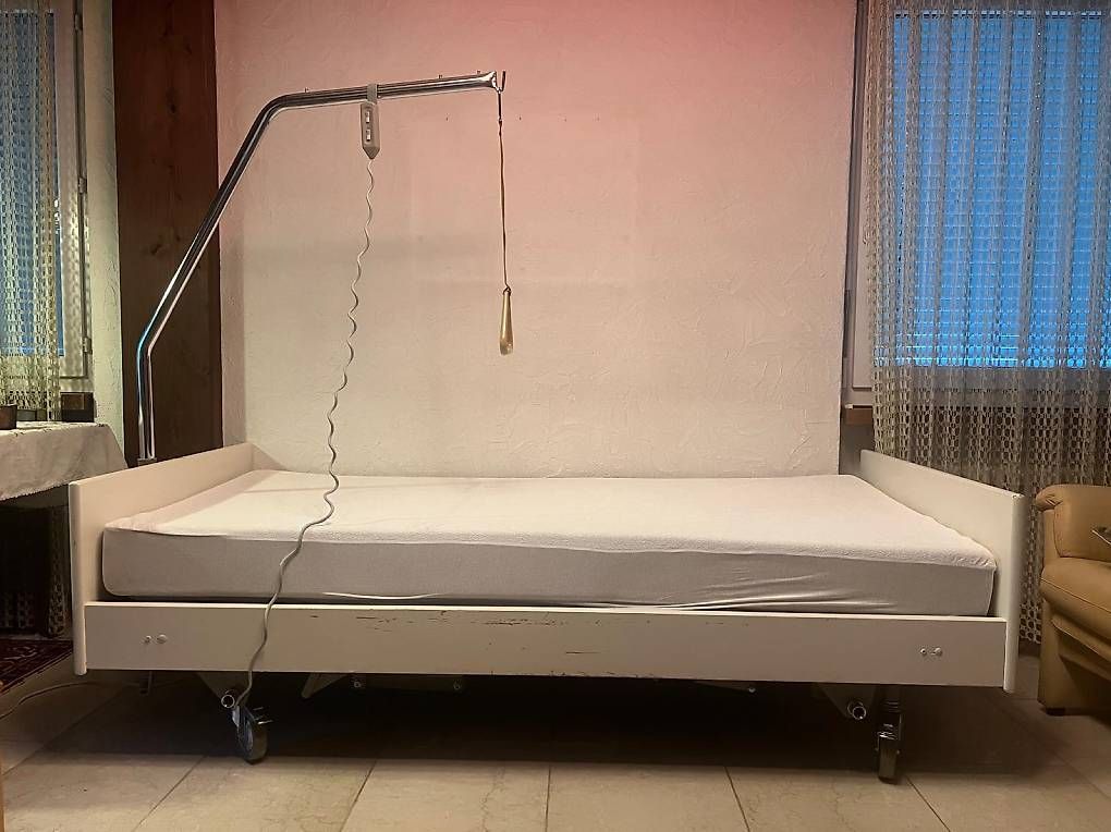 Letti: Pflegebett – Usato da Mettmenstetten venduto da lazy10