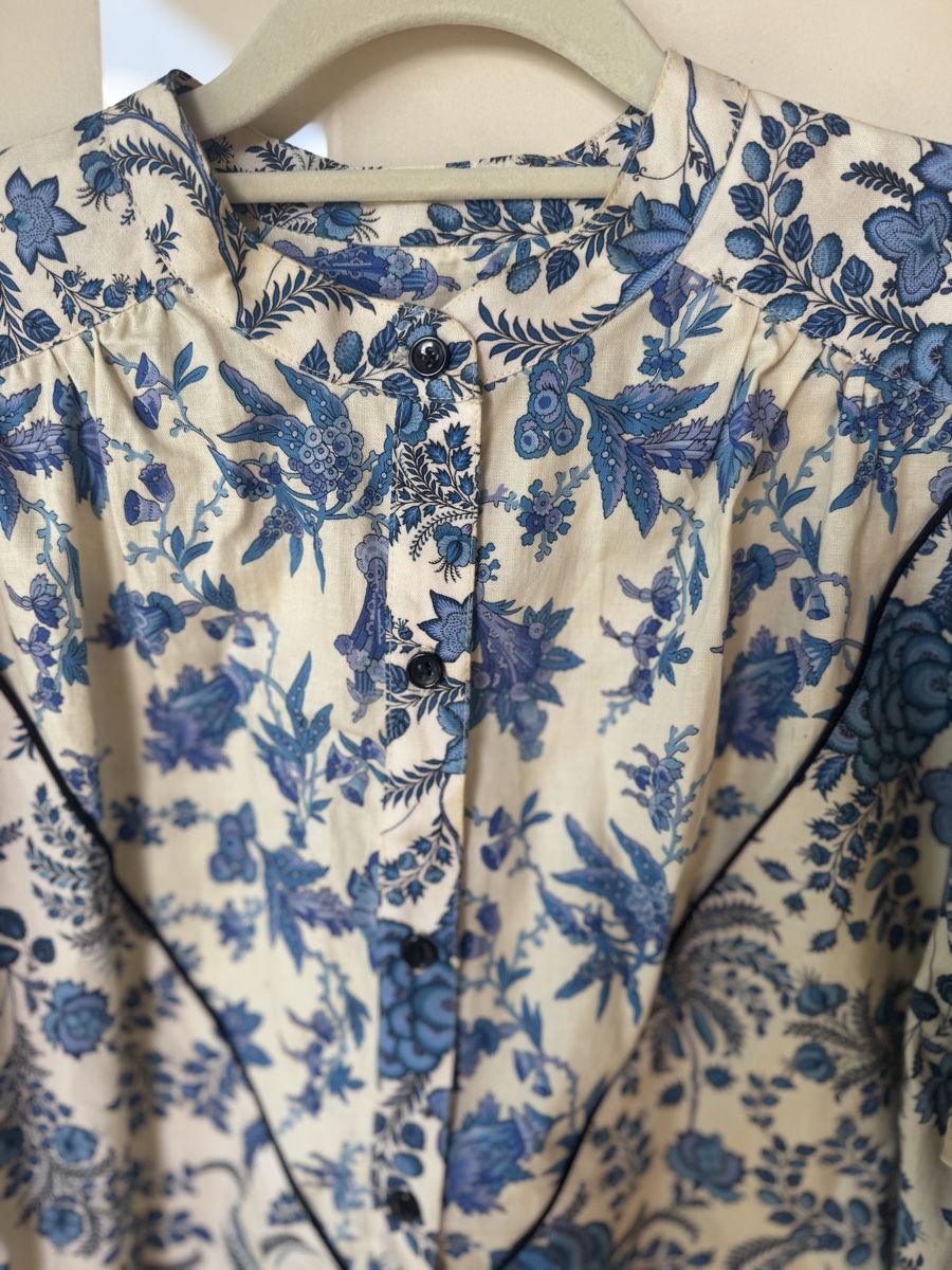 Camicette: Wolf Ware Floral Blouse | Size L | Cream/Blue – Usato da Basel venduto da car_9pp9 3