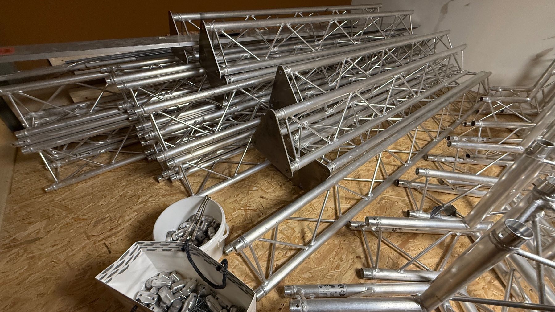 Traverses: Umfassendes Truss-System NAXPRO FD23 – D'occasion à Wädenswil par Saphyra13 1