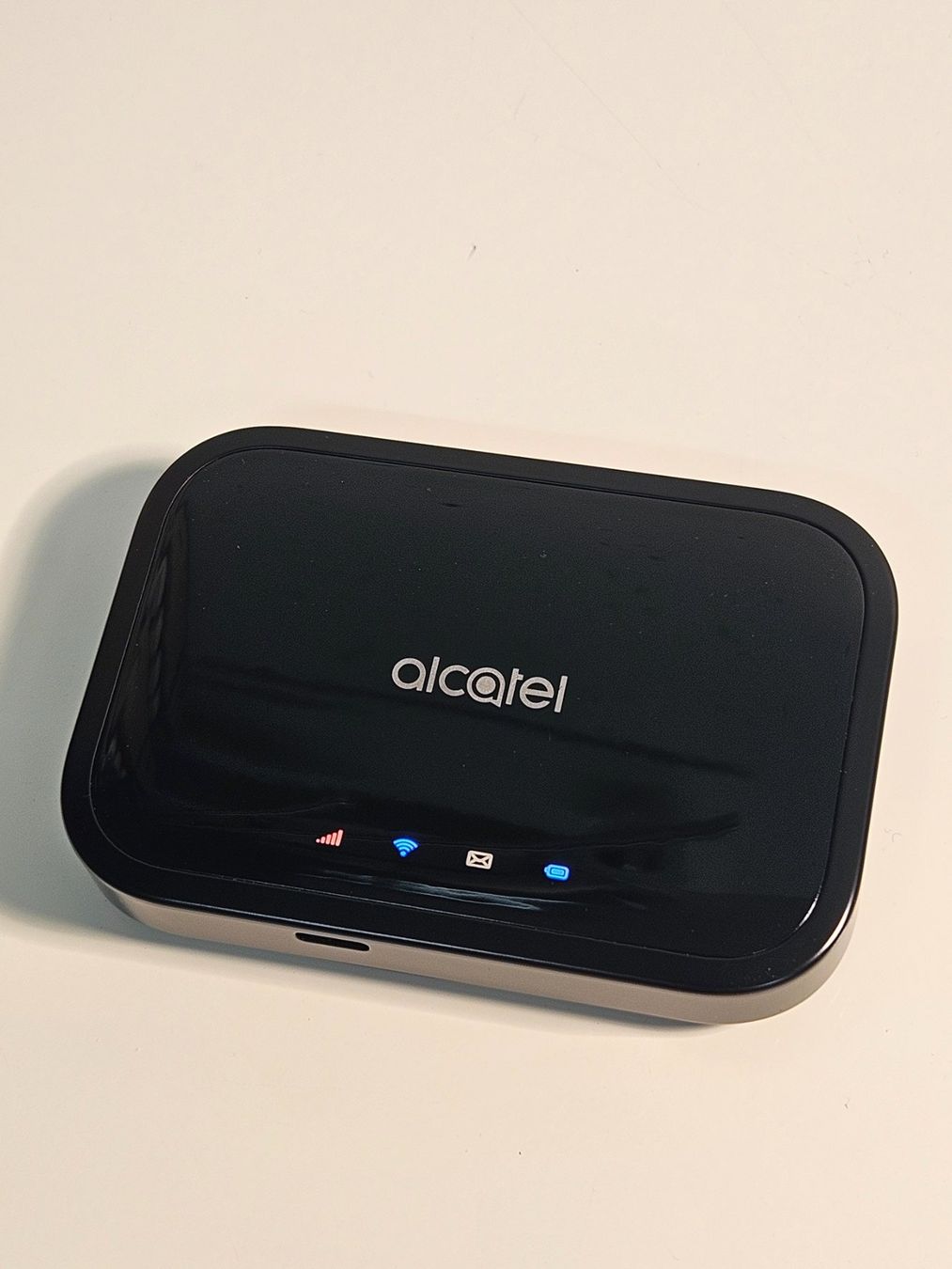 Alcatel Modem & Router: Neuwertiger Alcatel MW12VK Mobile Hotspot – Usato da Chur venduto da stockers_kleinhandel 7