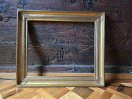 Vintage: Goldener Holzbilderrahmen, verziert,   80 x 69 cm
