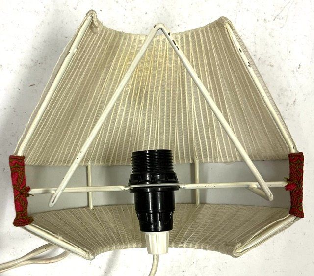 Lampade: Kleine Wandlampe mit Bastband – Usato da Zürich venduto da gigimai67 1