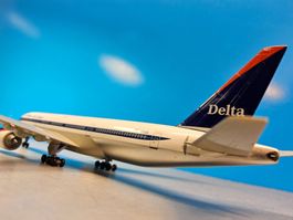 Delta Airlines Boeing B777 __ Triple Seven __ OVP __ 1:400