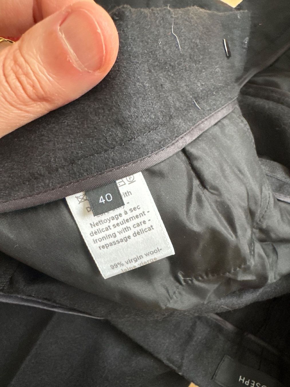 Pantaloni: JOSEPH Wool trousers with satin stripe on the side – Usato da Winterthur venduto da Emma0312 4