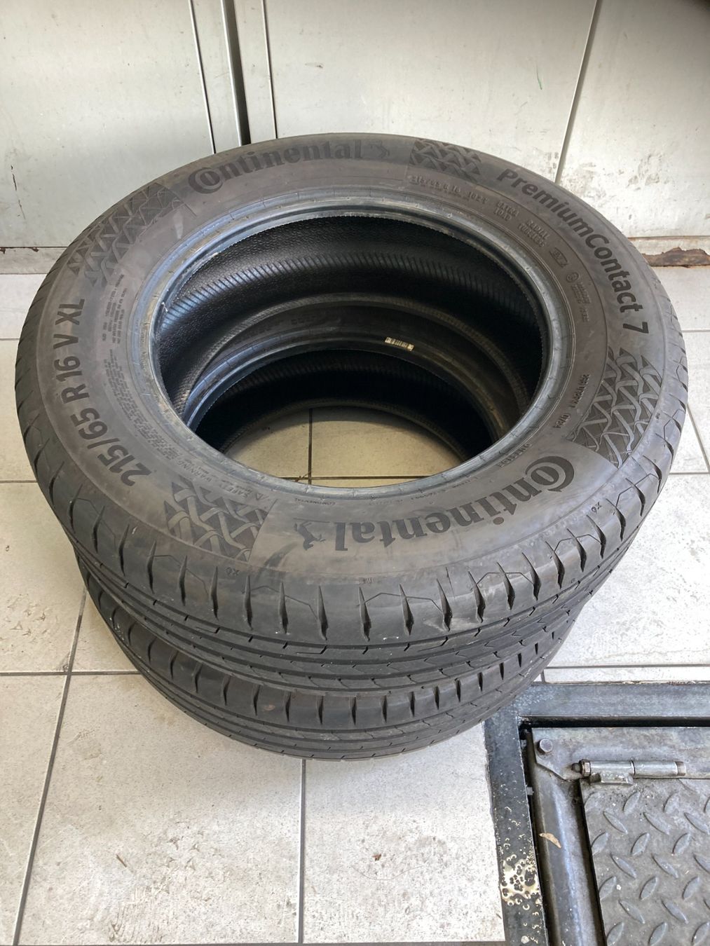 Continental Pneumatici & Ruote complete: 215/65R16 Sommerpneu Continental – Usato da Cham venduto da WB2223