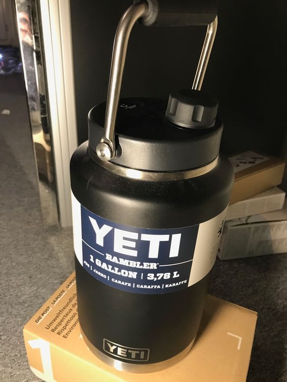 YETI 3.8L Rambler Jug Black