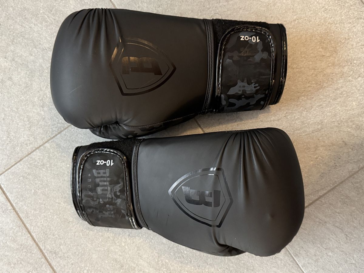 Protezioni & Imbottiture: Leone 1947 Boxhandschuhe und Schienbeinschoner, Grösse M – Usato da Oberbipp venduto da jan_68pd 3