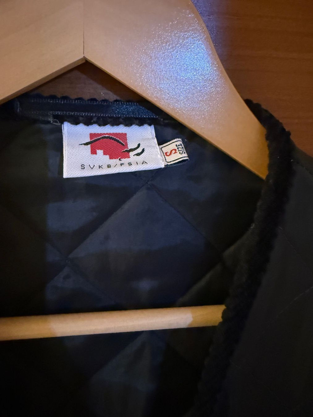 Gilet & Giacche: Schwarze Steppweste Gr. S – Usato da Neerach venduto da the_modern_mini 1