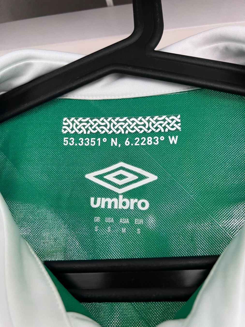 Umbro Canottiere & Pantaloni: Umbro Ireland Trikot 2016-2017 – Usato da Cully venduto da DealerPrice 1