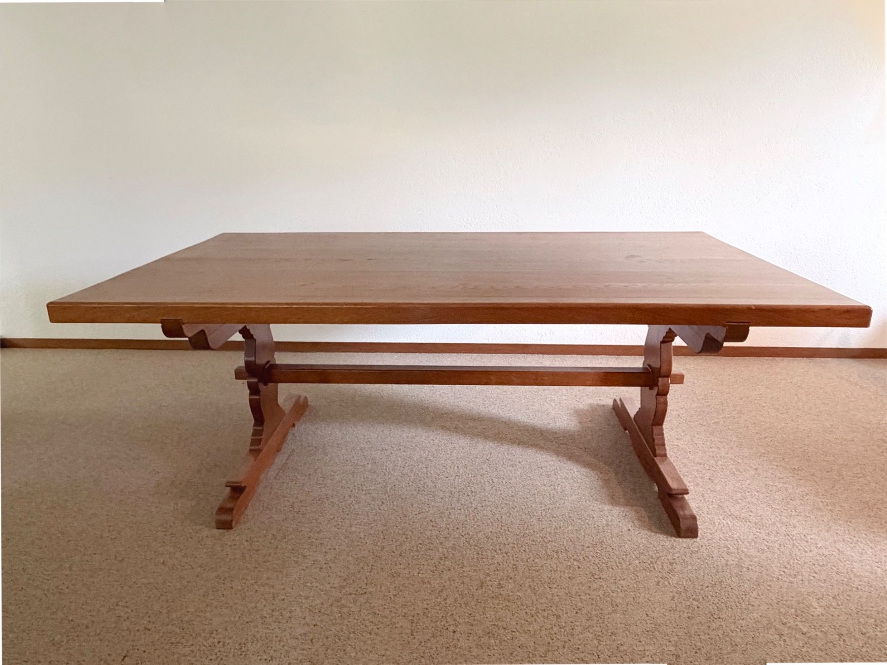 Tables: Rustikaler Tisch aus massivem Eichenholz mit 6 Lederstühlen – D'occasion à Berg SG par iBo77 1