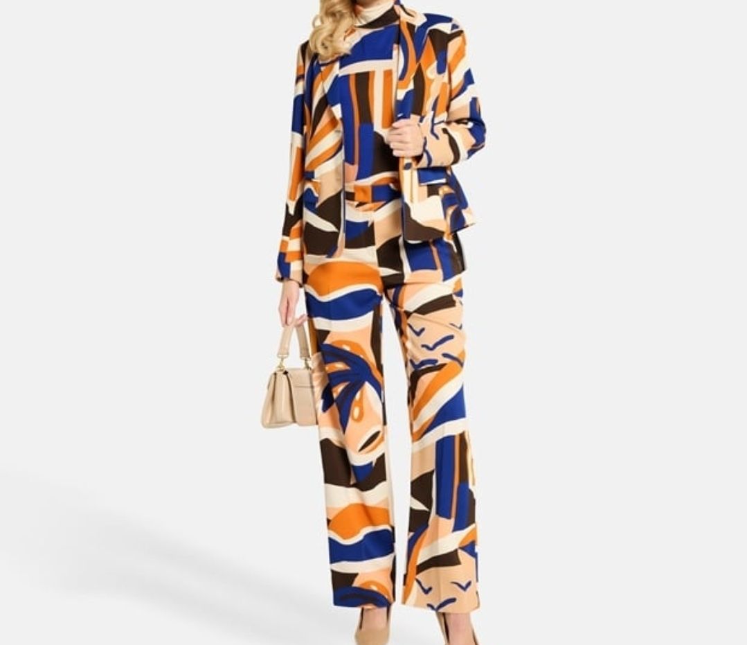Marc Cain Completi & Tailleur: Ensemble blazer & pantalon Marc Cain imprimé abstrait – Nuovo e nell'imballaggio originale da Tecknau venduto da Anadias