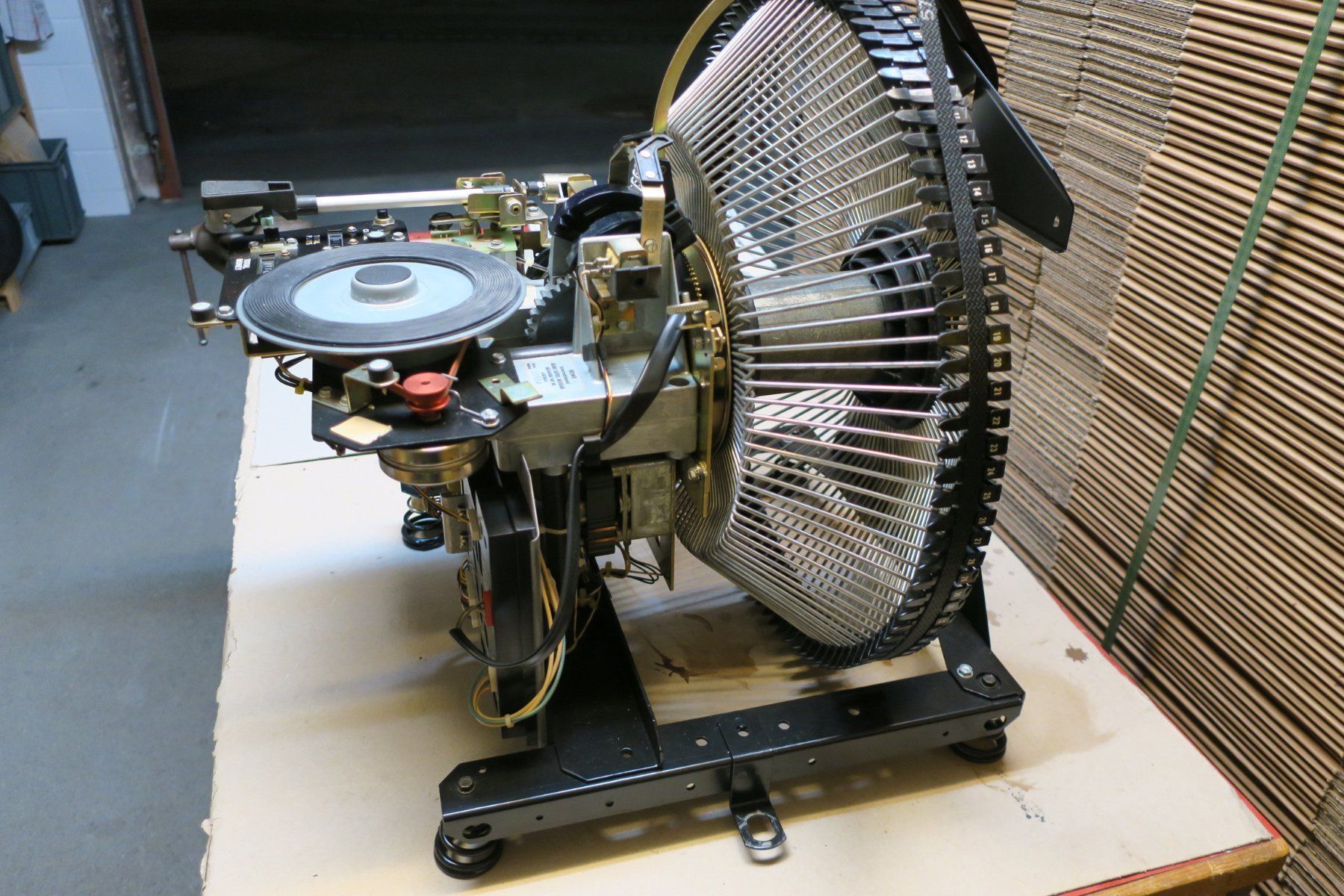 Jukebox: Jukebox AMI Vinyl 45er7" 100 Platten Gestell – Usato da Oberdorf NW venduto da hewi52 1