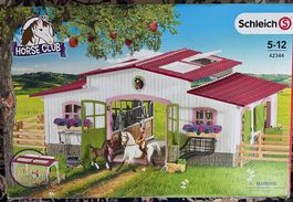 Schleich Reiterhof mit Reiterin und Pferden