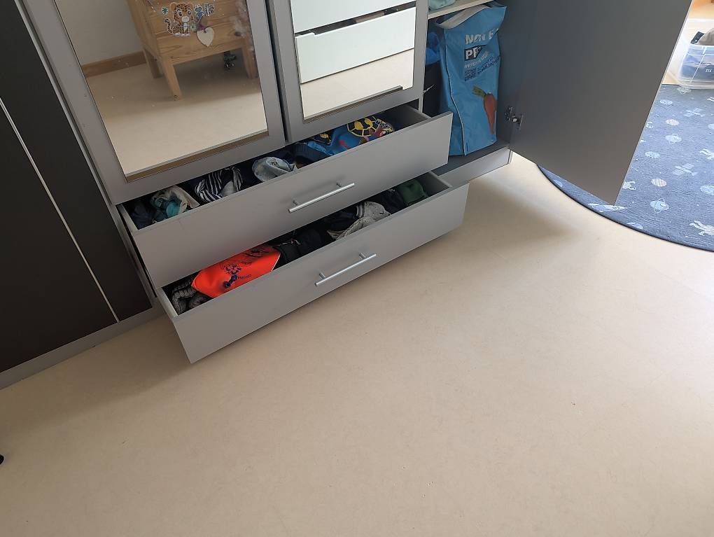 Schränke: Kleiderschrank – Gebraucht aus Jona von kat_pkm5 1