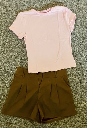 Kleider Set rosa T-Shirt und braune Shorts Grösse M   neu