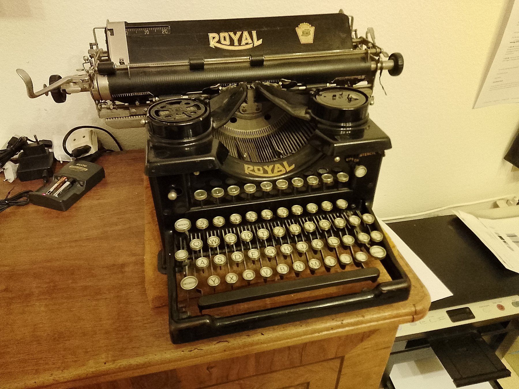 Macchine da scrivere: Alte Schreibmaschine royal ca 1920 – Usato da Zürich venduto da stove56 1