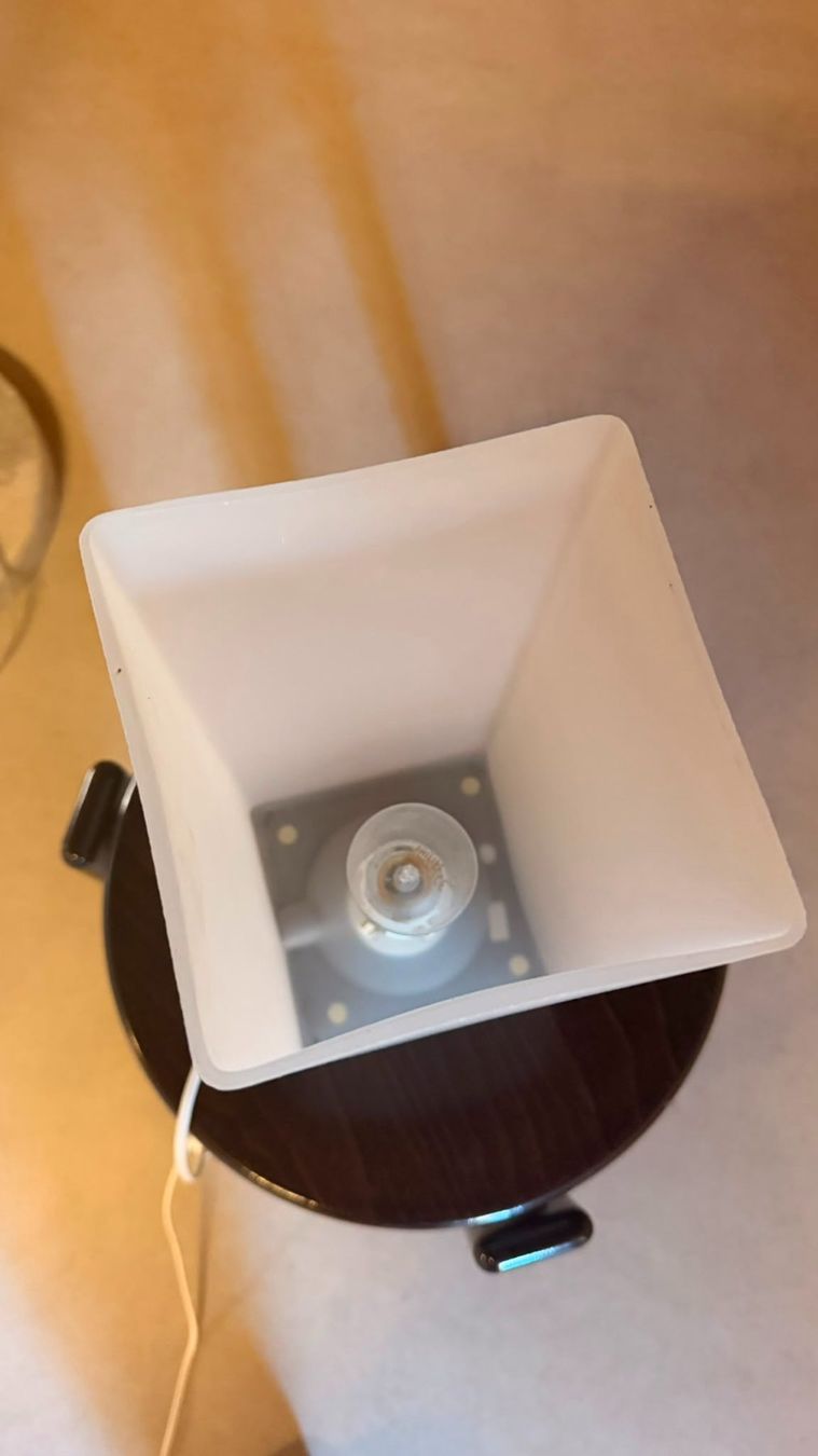 Lampes: Design Tischleuchte aus Opalglas eckig satiniert Weiss – D'occasion à Rickenbach ZH par Der-Insider 3