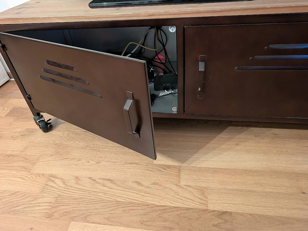 TV Möbel: Fernsehmöbel – Gebraucht aus Zürich von joana_p 1