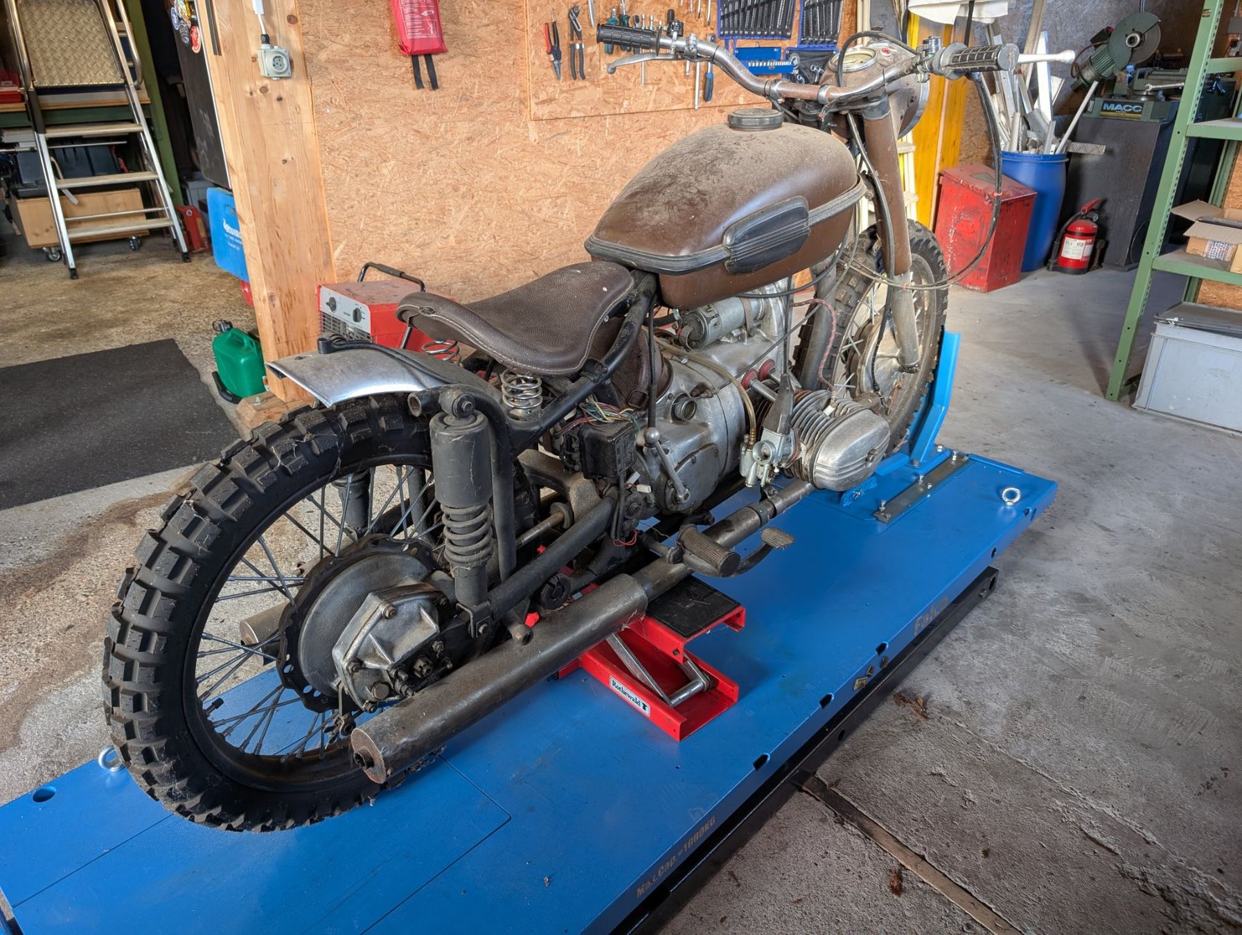 Ural Seitenwagen: Ural 650 ca. 1974 – Defekt aus Hinwil von Maxman02 2