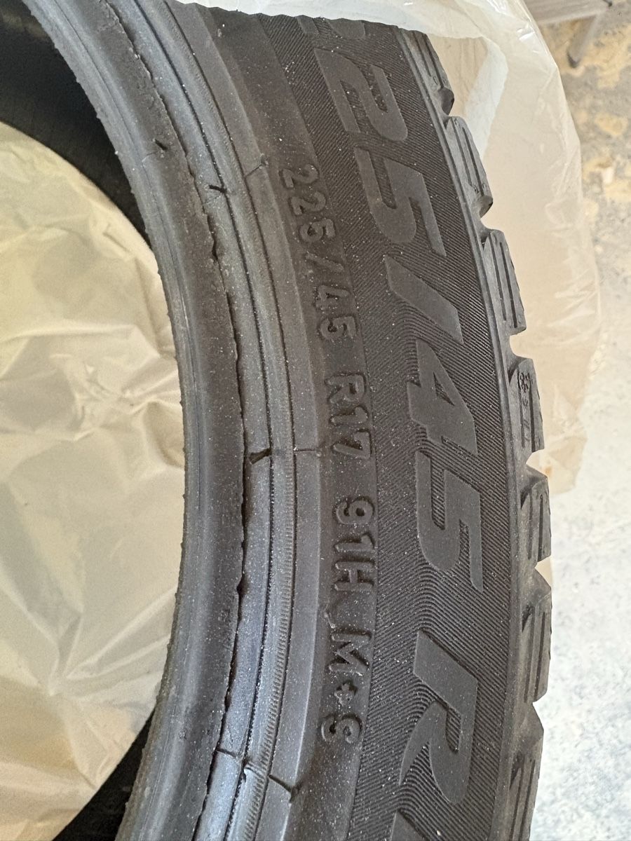 Pneus & Roues: Winterreifen 225/45 R17 9IH – D'occasion à Gretzenbach par Dixy12 5