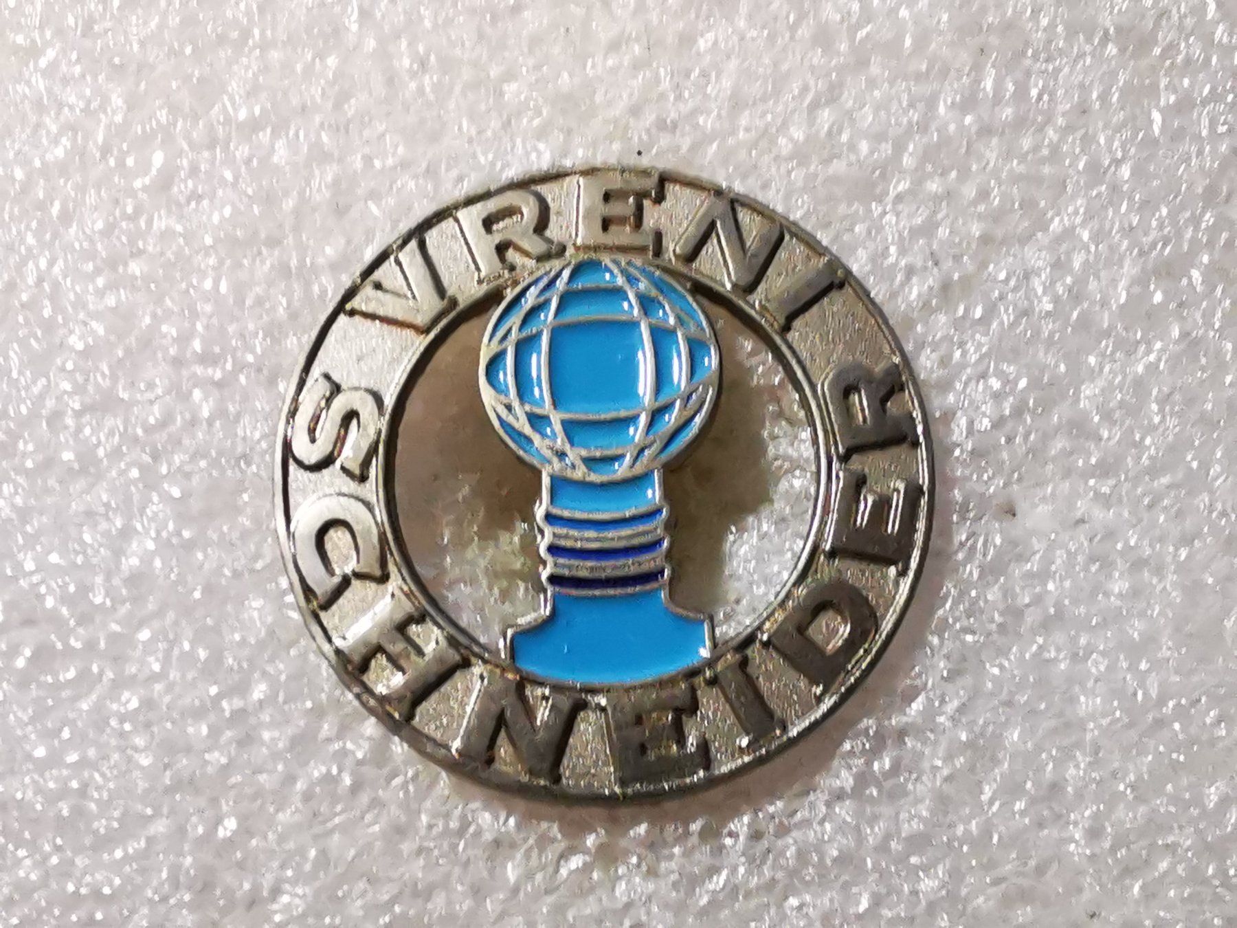 Placchette & Badge: Ansteckpin 35: Vreni Schneider – Usato da Oppligen venduto da Pin-Fall-Shop