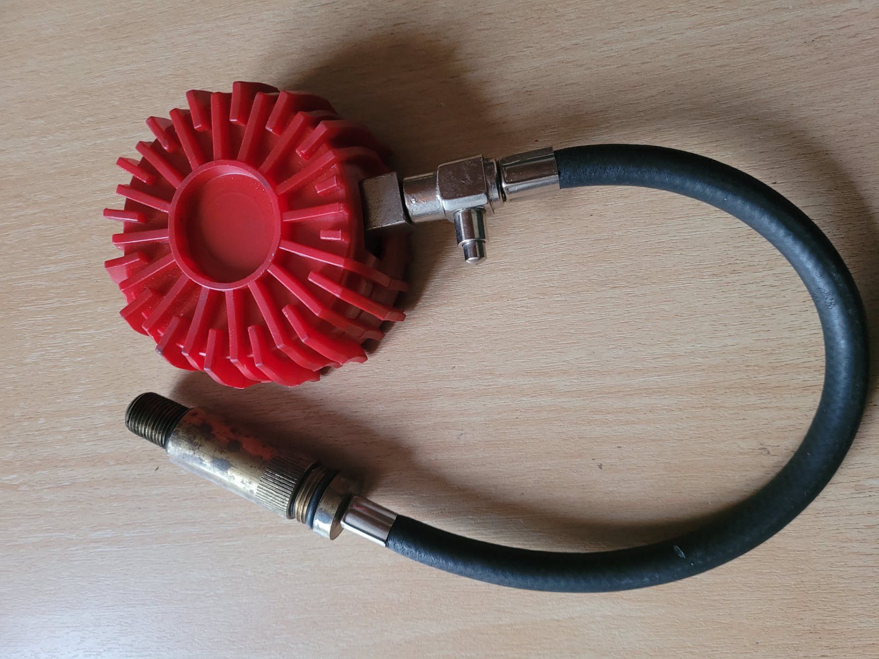 Accessori per altri veicoli: Robustes Kompressions-Messgerät – Usato da Bretzwil venduto da Electronik01 2