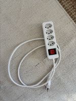 4-fach-Steckdosenleiste mit Schalter. Schweizer Stecker