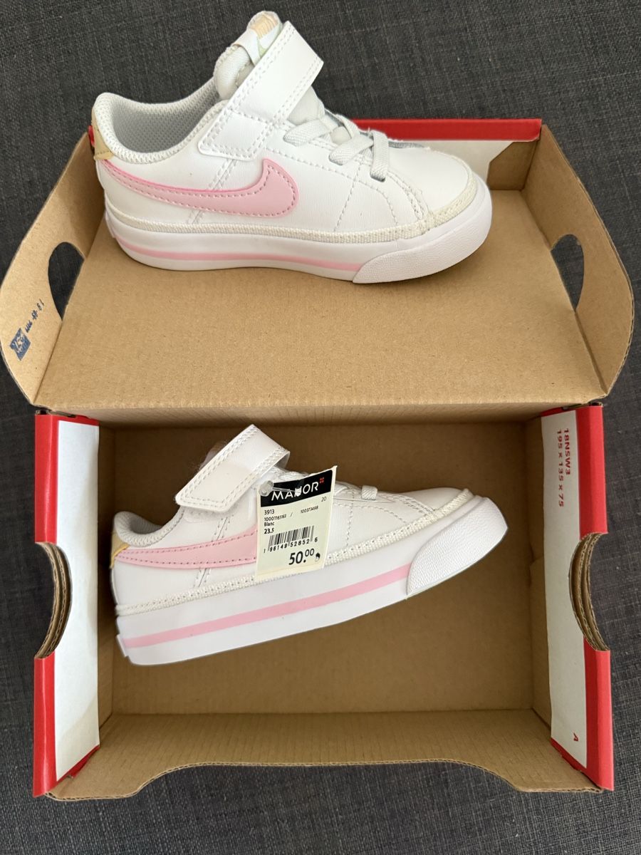 Nike Scarpe per ragazze: Nike fille 23.5 – Nuovo e nell'imballaggio originale da Ecublens VD venduto da charliecinquillo