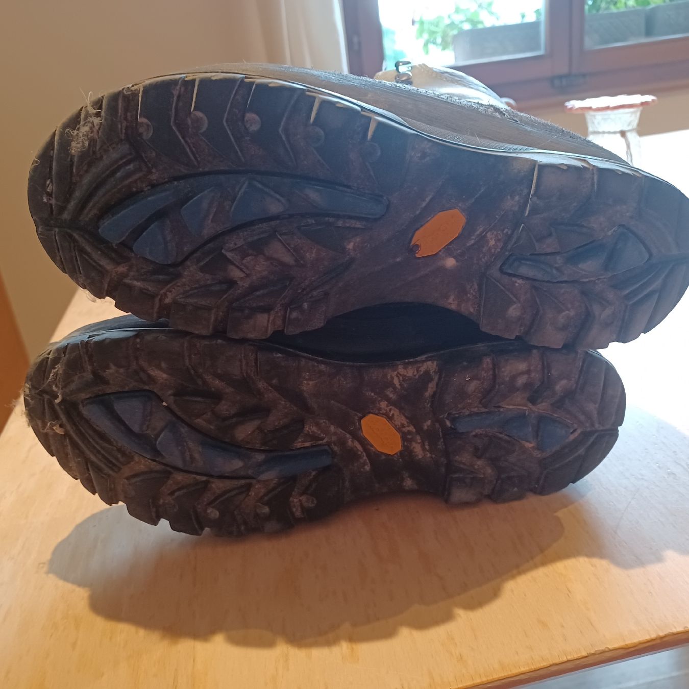 Scarpe da uomo: Wanderschuhe Leder Grösse 8 1/2.   – Usato da Merenschwand venduto da heg_dq9z 1