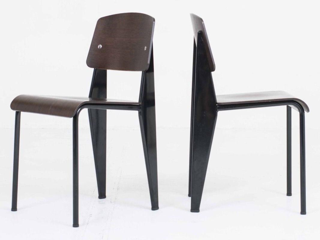 Vitra Sedie: Vitra Standard Stuhl von Jean Prouvé, dunkle Eiche & Schwarz – Usato da Zürich venduto da STUZH38