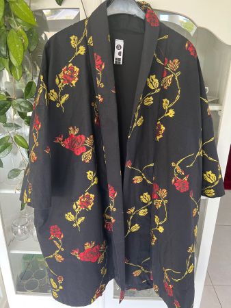Kimono Jacke schwarz mit Blumenmuster Gr. 44/46 neuwertig