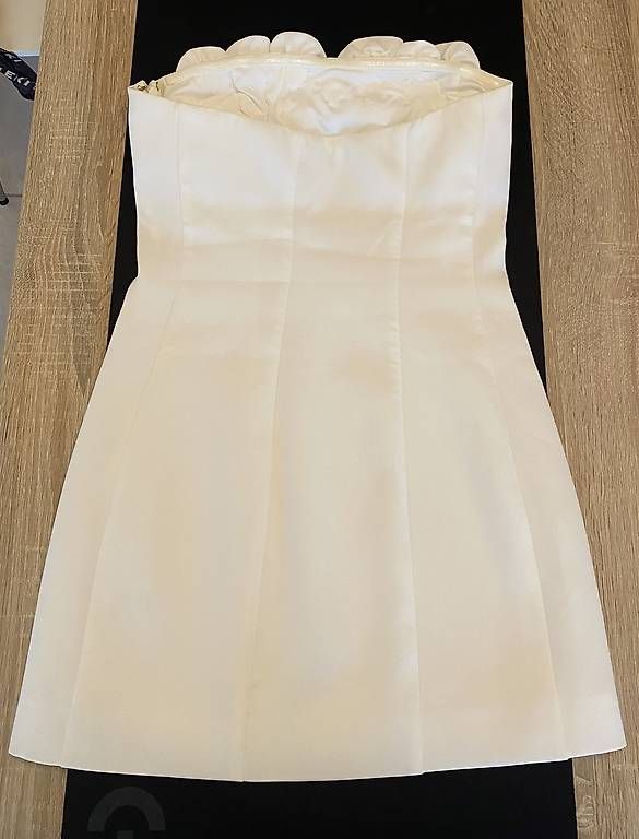 Kleider: Kleid Creme/Weiß – Gebraucht aus Solothurn von nev_7qmh 4