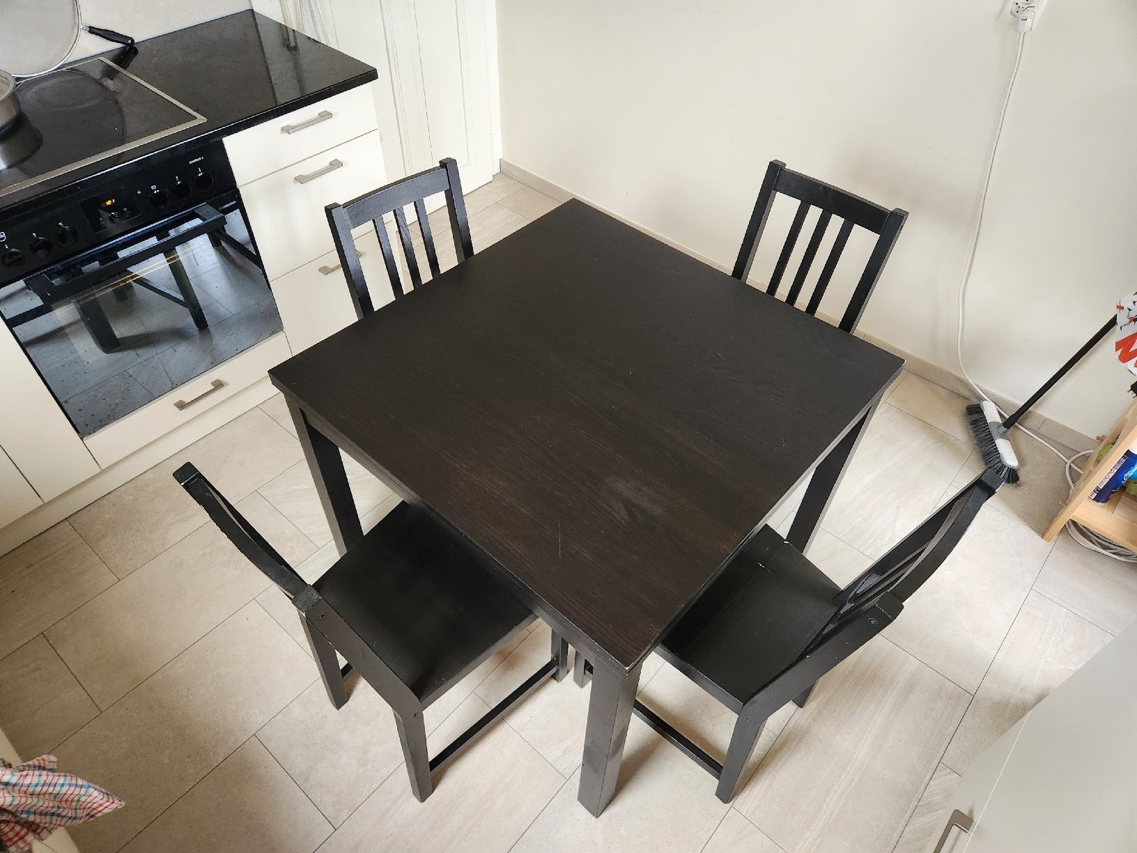 Ikea Tischset: Table ikea noir + 4 chaises – Gebraucht aus Morges von yoyocaster