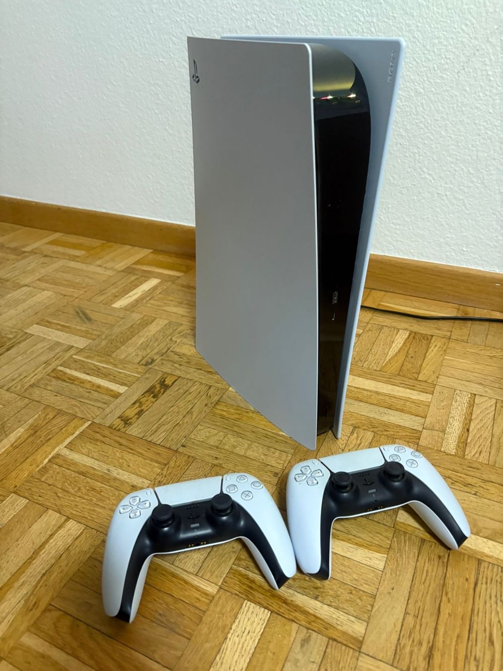 Sony Console: Playstation 5 Disc Edition - Top Zustand, mit 2 Controller! – Usato da zürich venduto da Rejan15