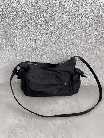 Schwarze Umhängetasche