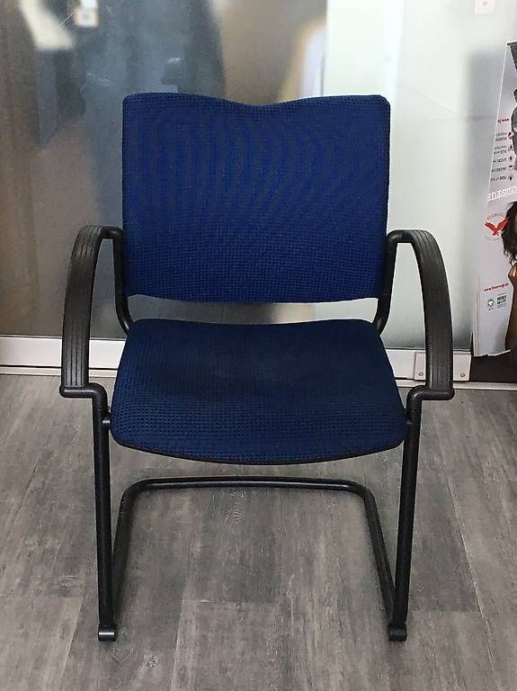 Chaises: Bürostühle blau 6 Stk.  – D'occasion à Zürich par Est-hi 1