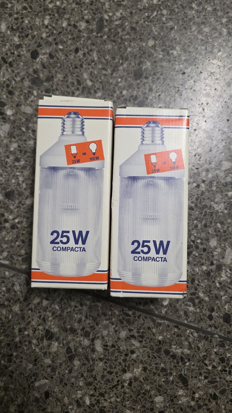 Lampes: Osram 25W Compacta Glühbirnen E27 Prismatic 2 Stk – D'occasion à Zürich par anna.caterina 2