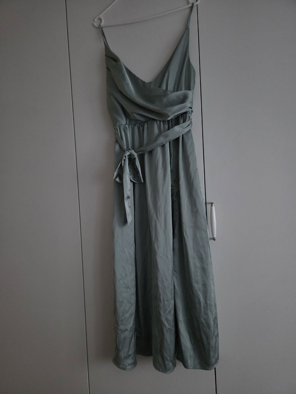 Kleider: Kleider – Neu (gemäss Beschreibung) aus Gossau SG von sar_7vt5