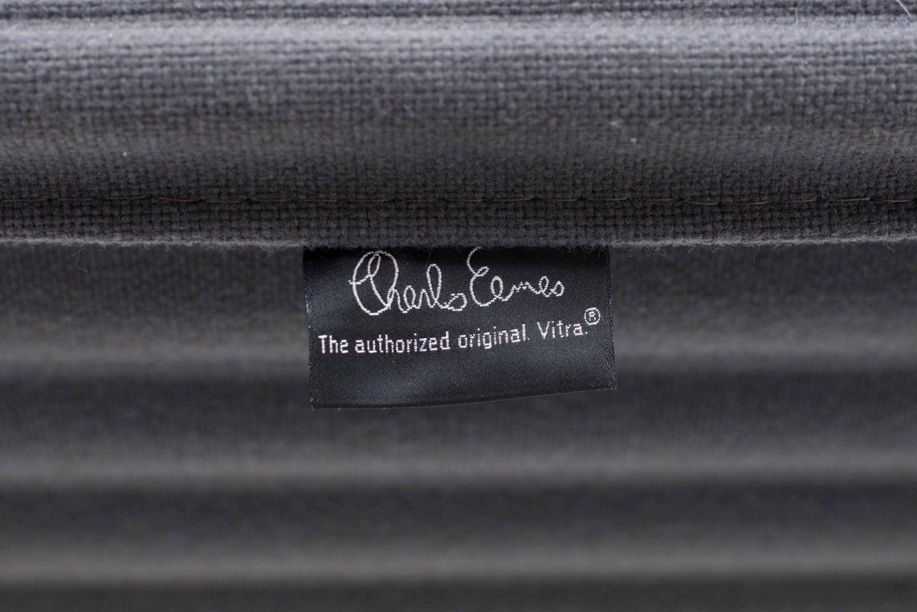 Vitra Hocker: Vitra EA 125 Ottoman / Hocker von Eames in Grau – Gebraucht aus Zürich von STUZH38 5