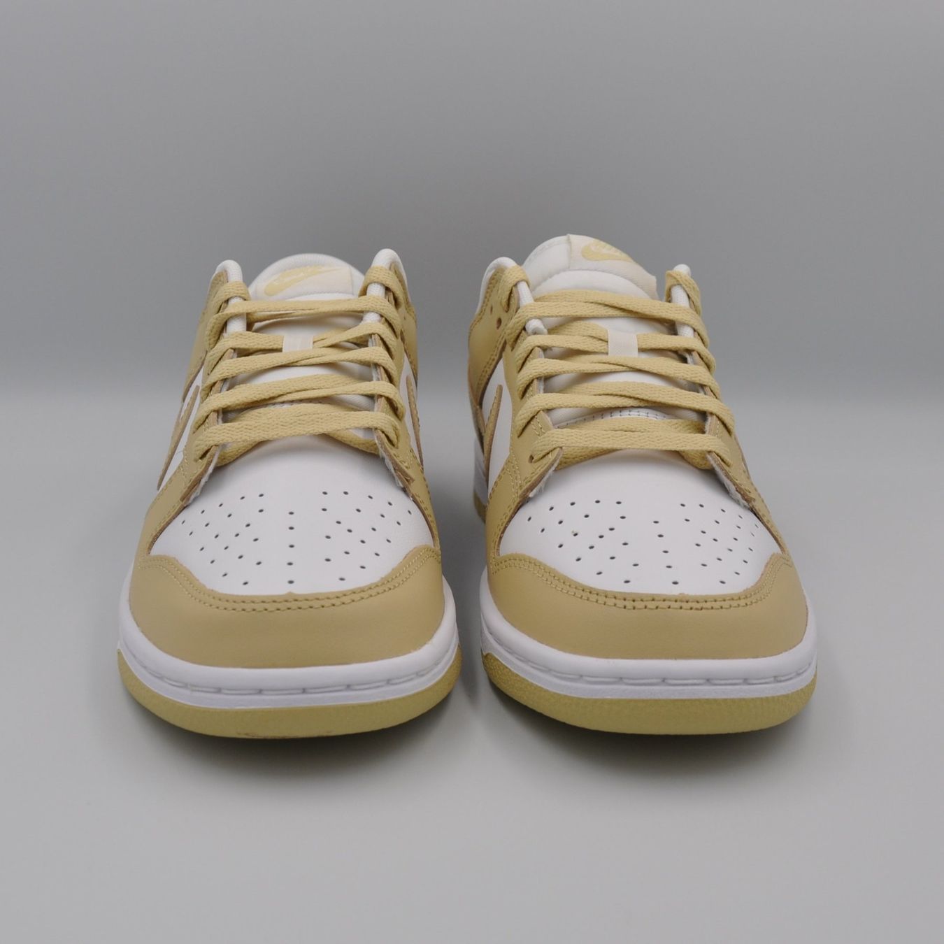 Nike Scarpe da uomo: Nike Dunk Low Team Gold  42 – Nuovo e nell'imballaggio originale da Bern venduto da SneakerheavenLT 3