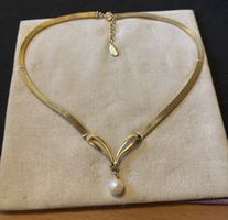Goldfarbene Halskette elegant, Matrial nicht bekannt 