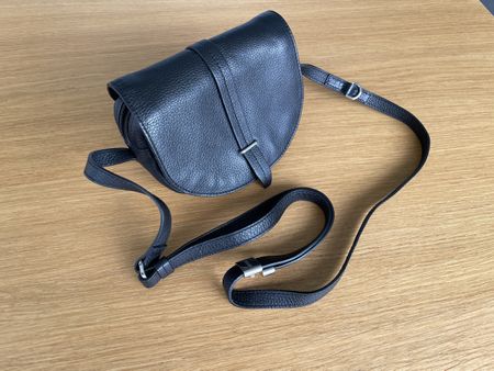 Elegante BREE Handtasche aus Leder, schwarz, neuwertig