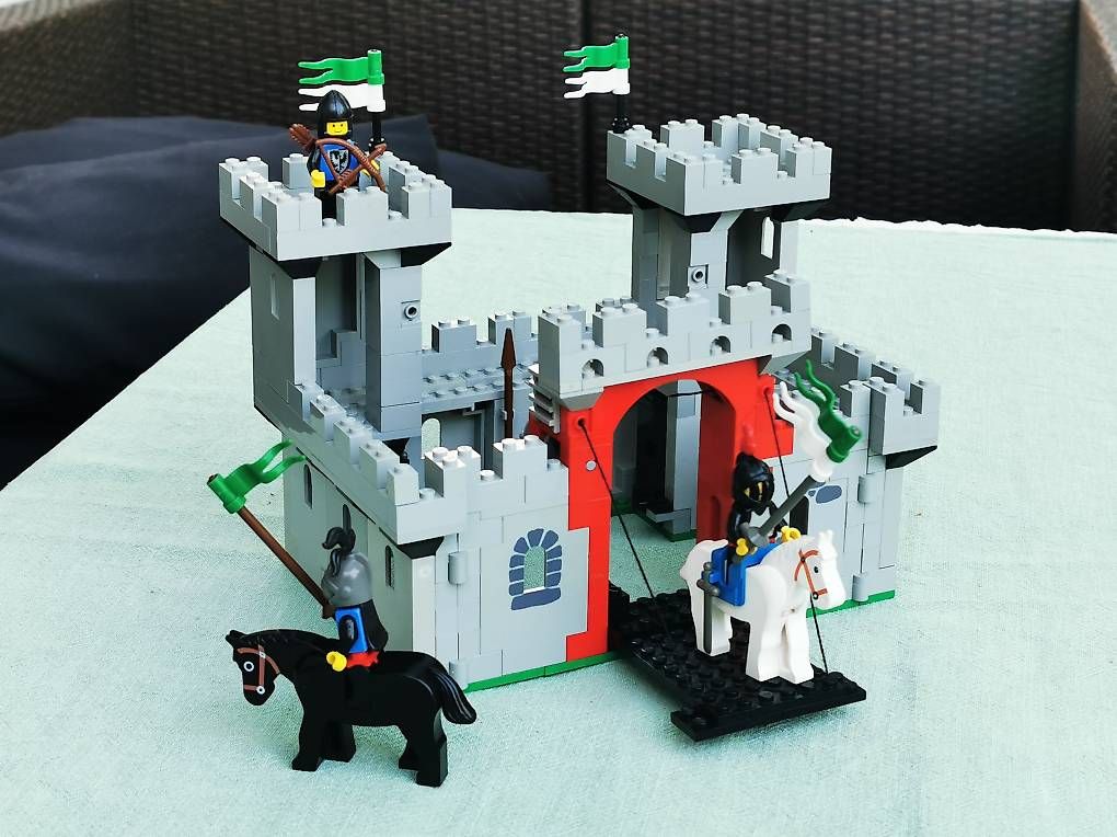 Legoland Kit di costruzioni: LEGO 6073 Knight's Castle – Usato da Ermatingen venduto da Irem77