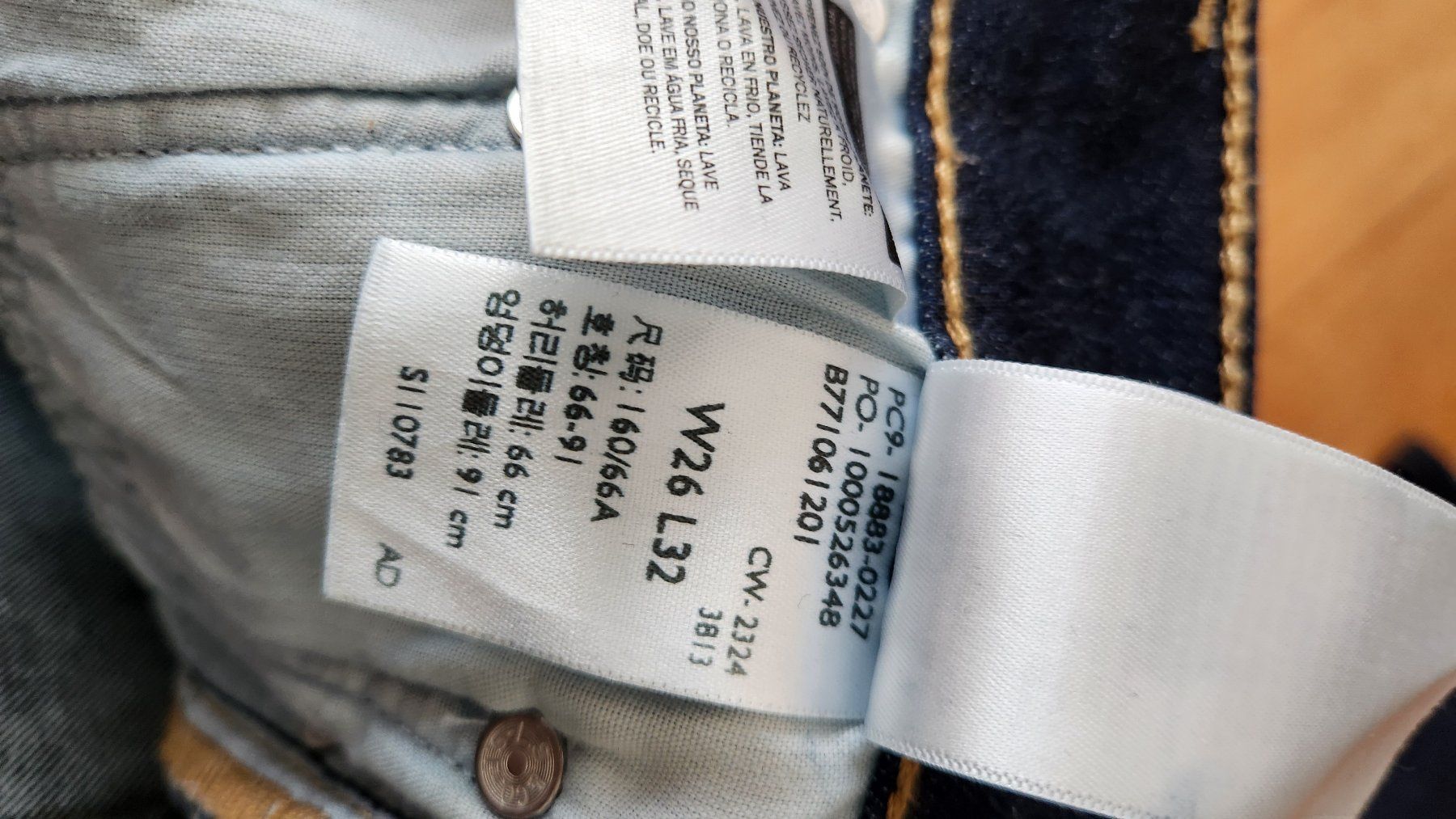 Levi's Jeans: Levi's 724, 26/32 – Nuovo (secondo la descrizione) da Bern venduto da Patri2 3
