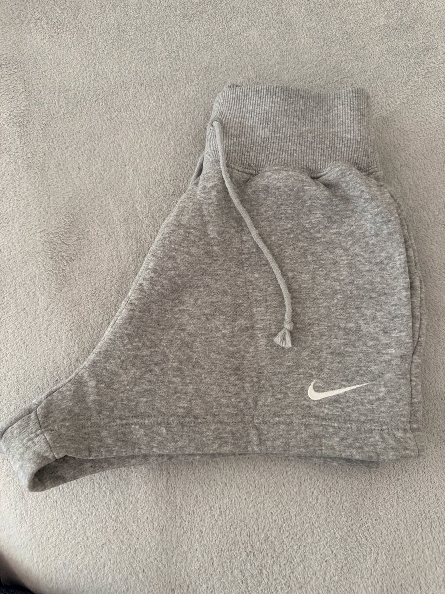 Nike Pantalons: Nike Grey Size XS   – D'occasion à Zürich par mcdcd 3