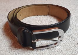 Schwarzer Ledergürtel, Top Zustand, Länge 85 cm, neuwertig!