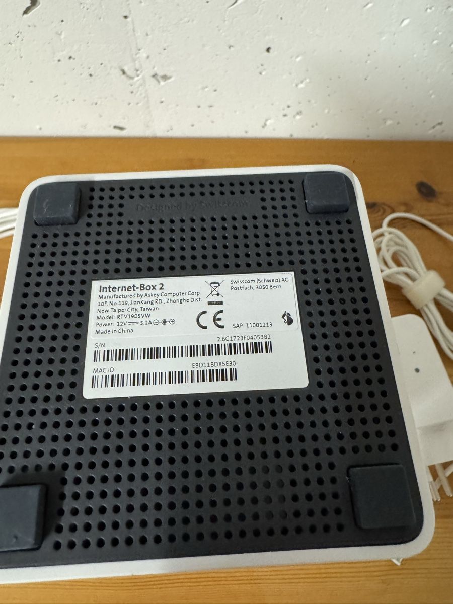 Swisscom Modem & Router: Internet-Box 2 Swisscom mit Netzteil und Kabel – Usato da Buchs AG venduto da Ublade 2