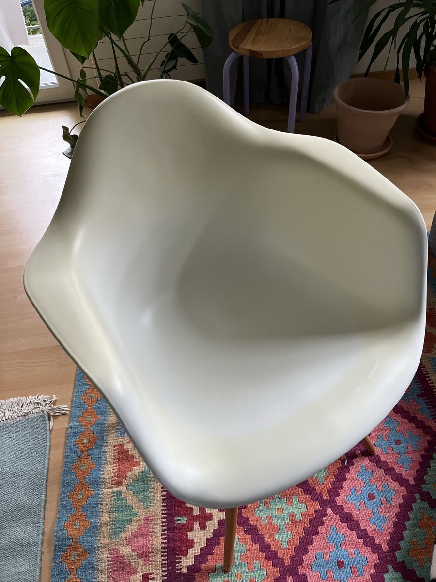 Eames Sedie: Vitra Eames Plastic Armchair Ahorn – Usato da Zürich venduto da Milepe15 1