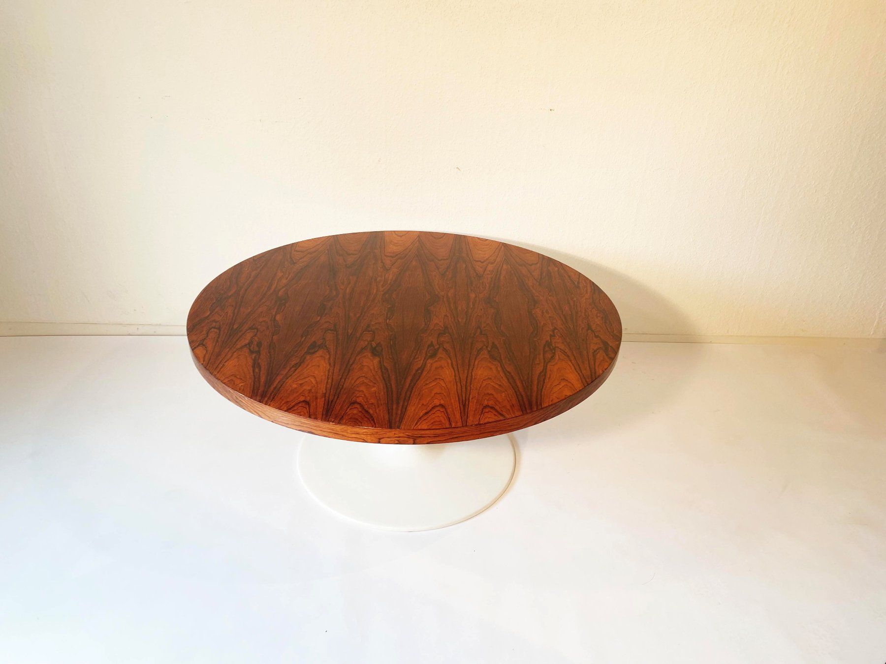 Tulip Tavoli: Midcentury Rosewood Coffee Table – Usato da Beringen venduto da Kultgut 3